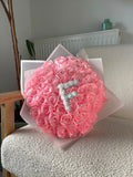Bouquet de 50 Roses en Satin avec Initiale