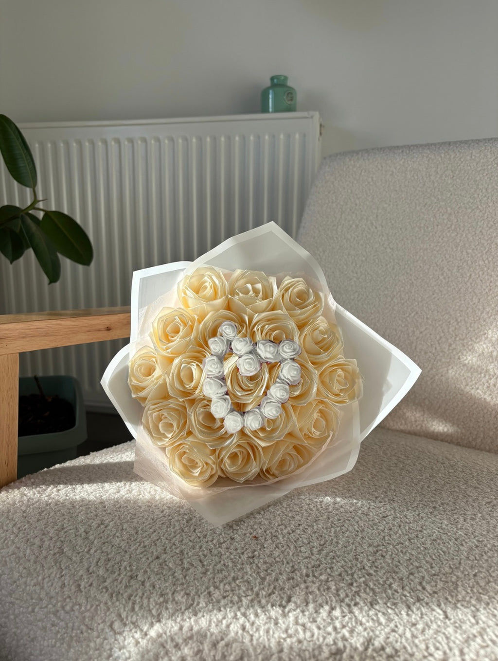 Bouquet de 19 Roses en Satin avec Initiale