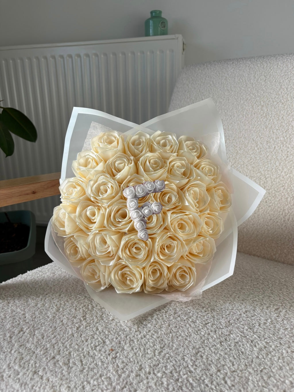 Bouquet de 30 Roses en Satin avec Initiale