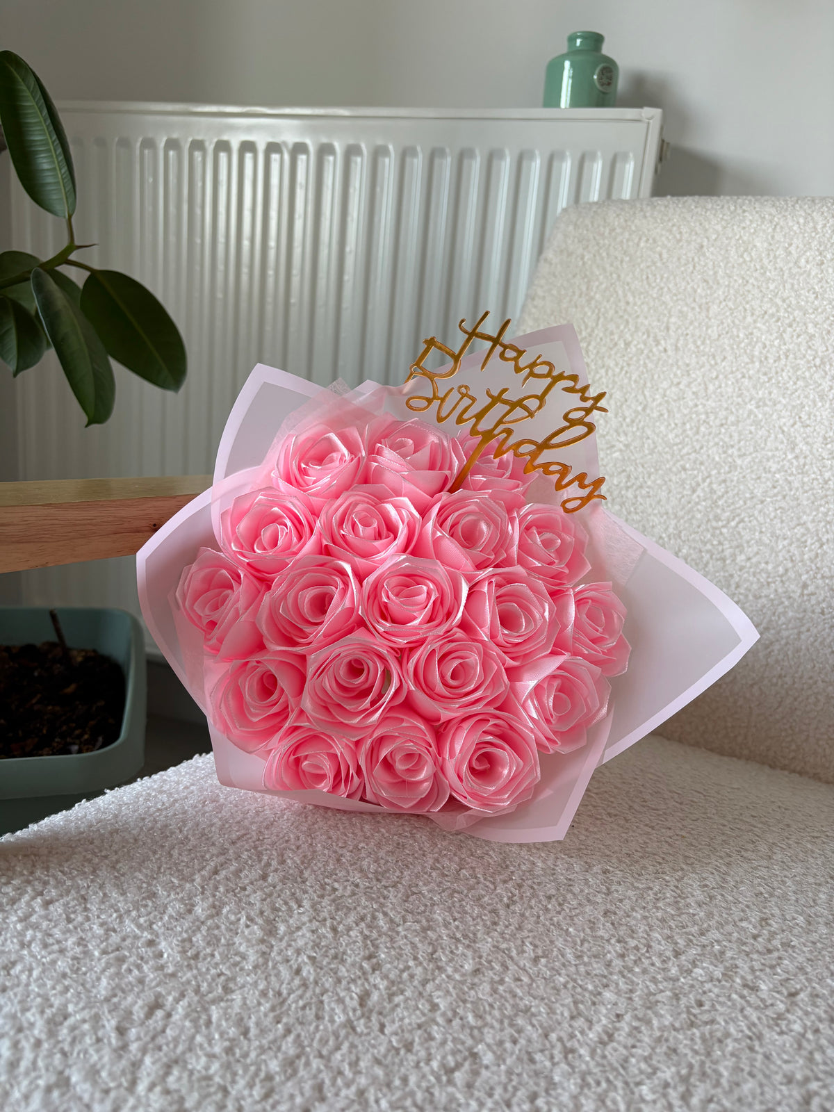 Bouquet de 19 Roses en Satin pour Anniversaire