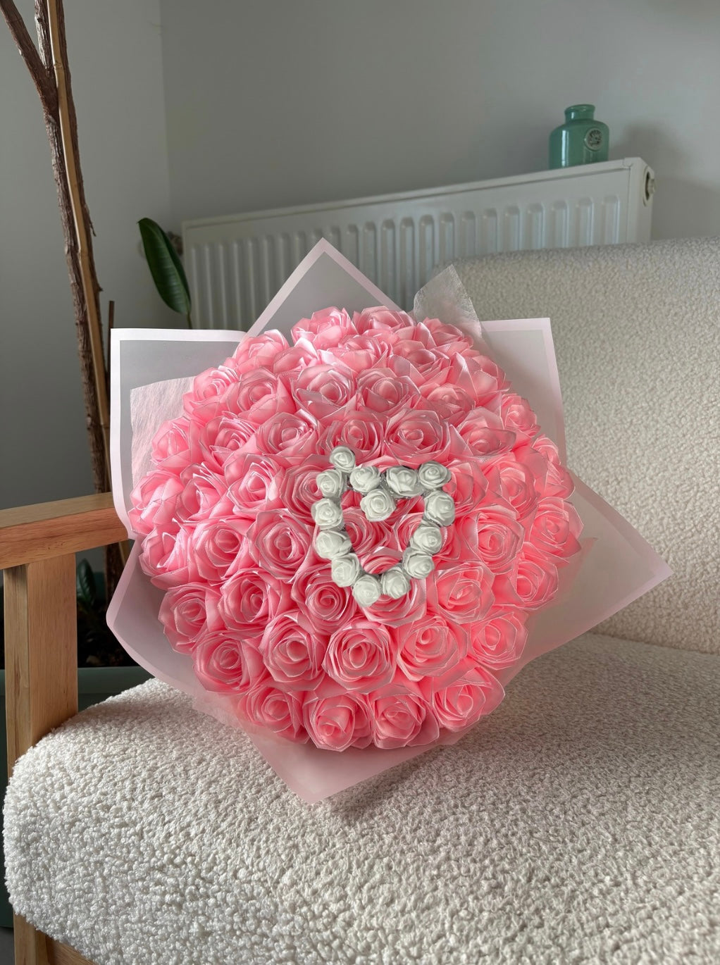Bouquet de 50 Roses en Satin avec Initiale