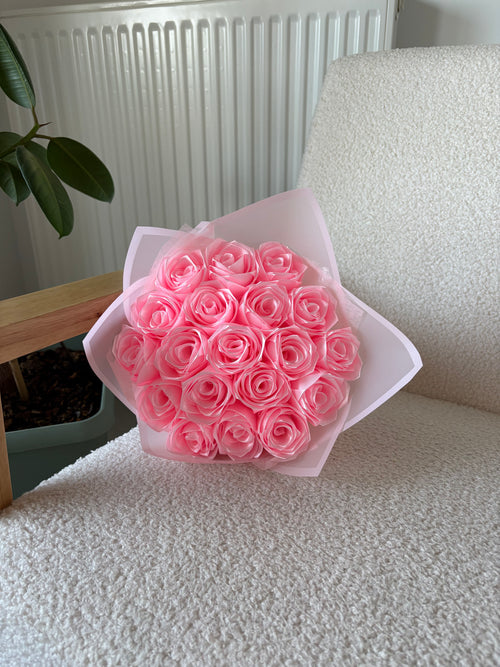 Bouquet de 19 Roses en Satin