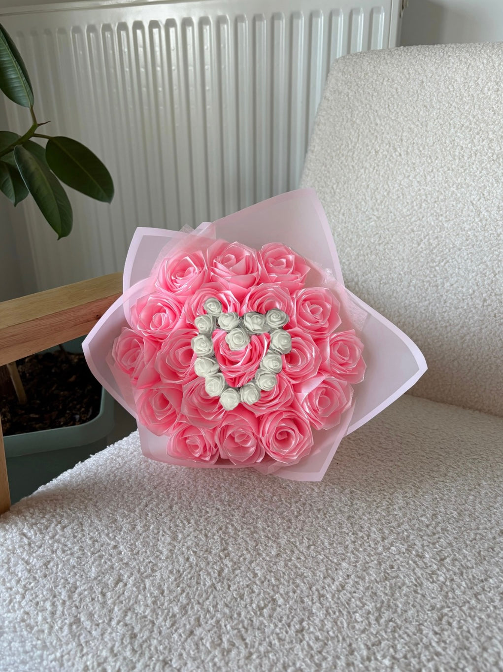 Bouquet de 19 Roses en Satin avec Initiale