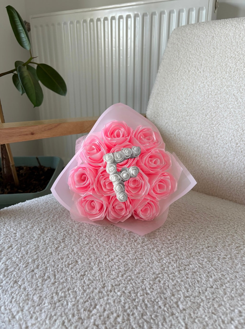 Bouquet de 12 Roses en Satin avec Initiale