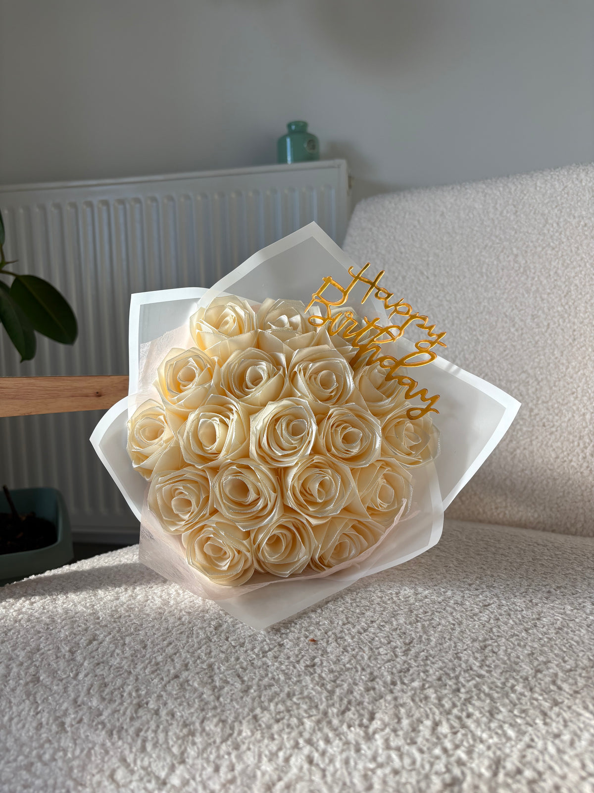 Bouquet de 19 Roses en Satin pour Anniversaire
