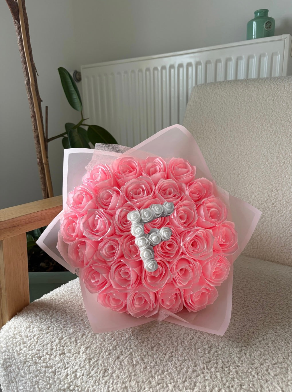 Bouquet de 30 Roses en Satin avec Initiale